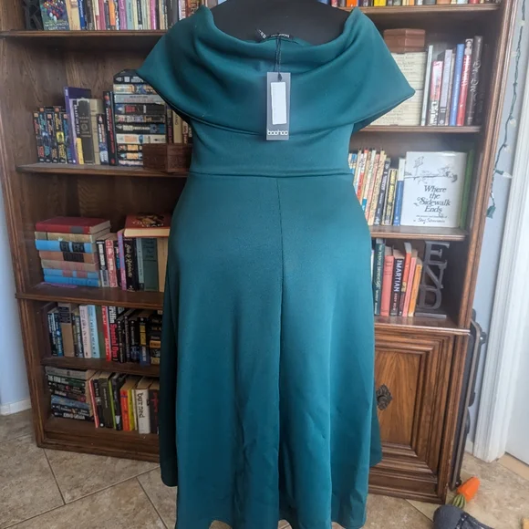 BOOHOO Emerald Off Shoulder Dress - Picture 3 of 3